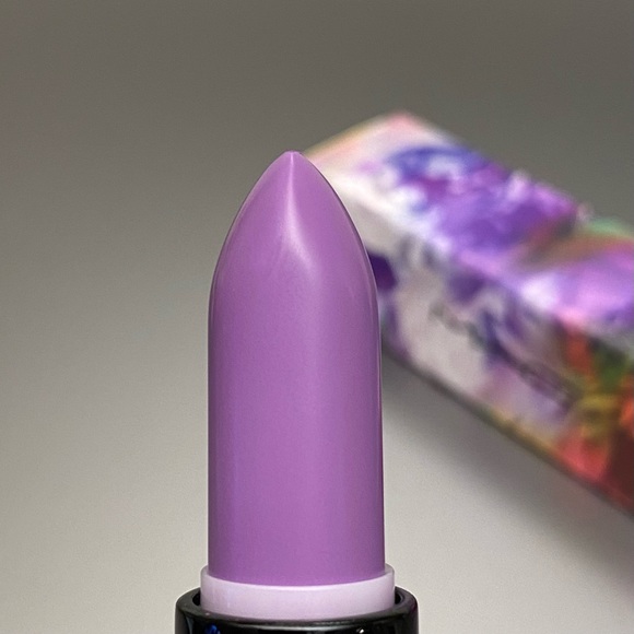 MAC Forget-Me-Naughty Lipstick - Picture 9 of 12